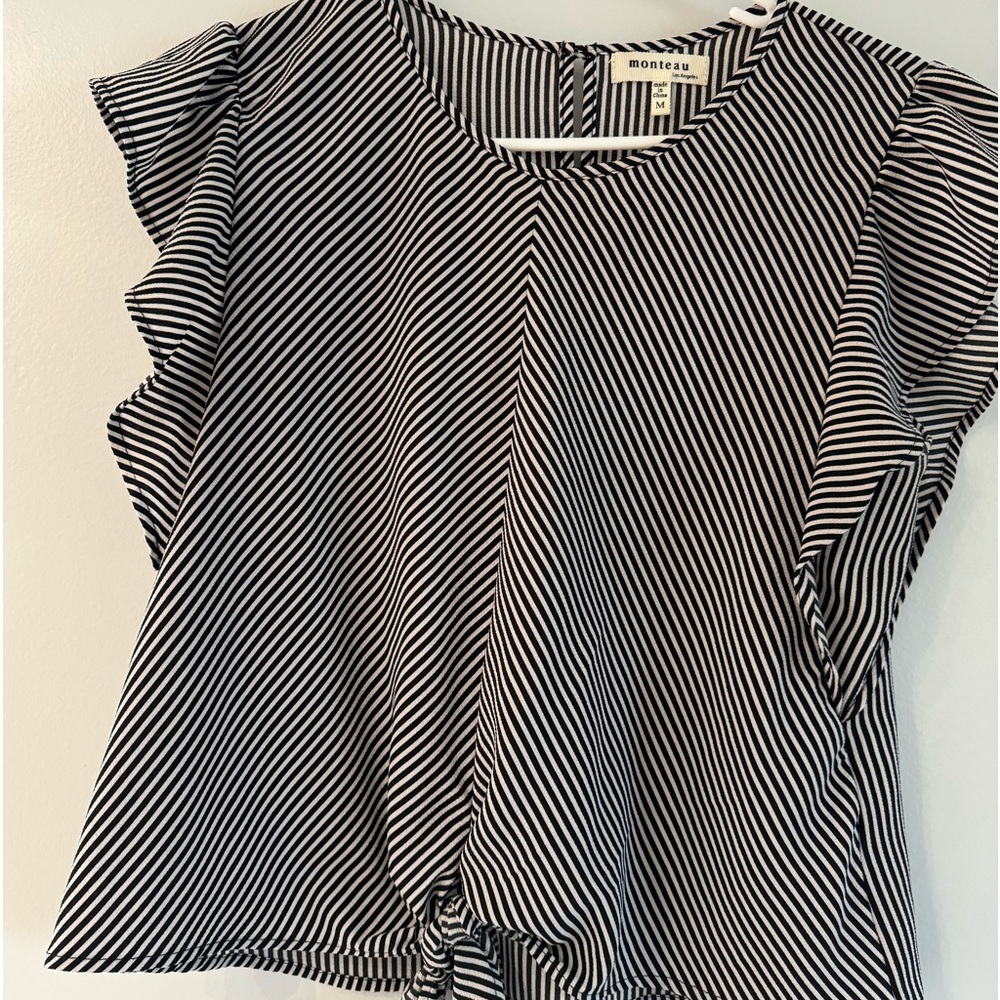 Ladie’s black and white top-Monteau brand-size med